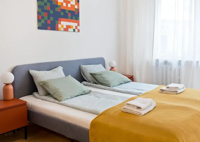 Beautiful & Cozy Next To Main Market *