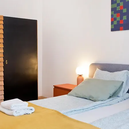 Beautiful & Cozy Next To Main Market Apartment *