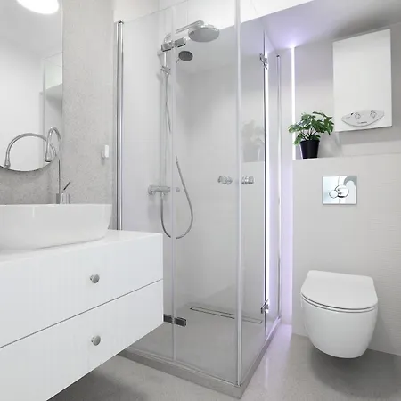 Beautiful & Cozy Next To Main Market Apartment *