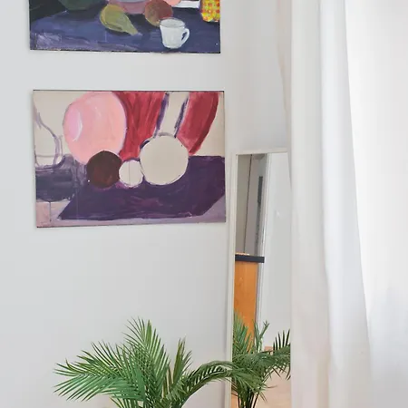 Beautiful & Cozy Next To Main Market *